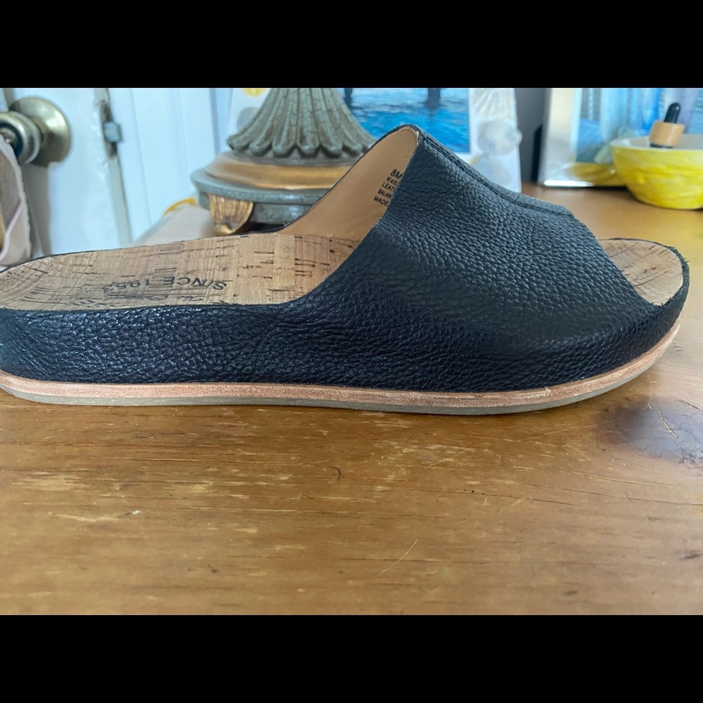 Kirk Ease black sandals